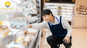 Ở Nhật, các siêu thị thường có chương trình giảm giá mạnh cho thực phẩm vào cuối ngày.